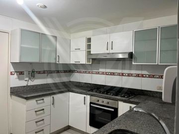 OPORTUNIDAD: SE VENDE DEPARTAMENTO EN PRIMER PISO CON COCHERA Y DEPÓSITO EN SAN ISIDRO