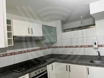 OPORTUNIDAD: SE VENDE DEPARTAMENTO EN PRIMER PISO CON COCHERA Y DEPÓSITO EN SAN ISIDRO