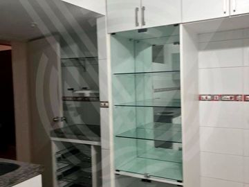 OPORTUNIDAD: SE VENDE DEPARTAMENTO EN PRIMER PISO CON COCHERA Y DEPÓSITO EN SAN ISIDRO