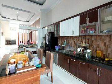 Rumah Mewah Halaman Luas dekat Jalan Magelang