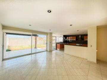 CASA EN VENTA EN CUMBRES DEL LAGO JURIQUILLA QUERETARO