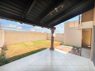 CASA EN VENTA EN CUMBRES DEL LAGO JURIQUILLA QUERETARO