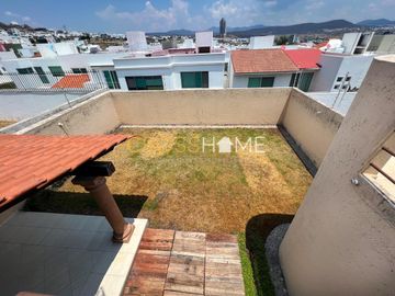 CASA EN VENTA EN CUMBRES DEL LAGO JURIQUILLA QUERETARO