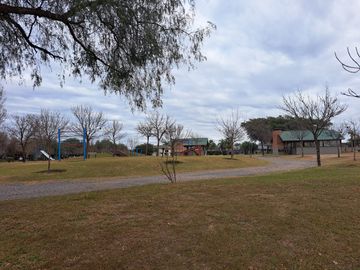SE VENDE CASA EN COUNTRY SAN ISIDRO, VILLA ALLENDE, 4 DORMITORIOS 3 BAÑOS EN UNA PLANTA