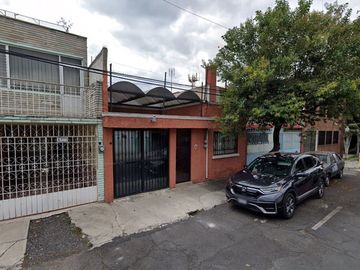VENTA DE CASA EN RECUPERACION BANCARIA UBICADA EN TRUJILLO, LINDAVISTA, GUSTAVO A MADERO, CDMX, C.P. 07300.