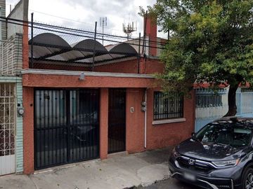 VENTA DE CASA EN RECUPERACION BANCARIA UBICADA EN TRUJILLO, LINDAVISTA, GUSTAVO A MADERO, CDMX, C.P. 07300.