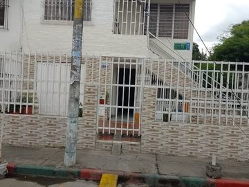VENDO PRIMER PISO  PROPIEDAD HORIZONTAL LAS GRANJAS CALI