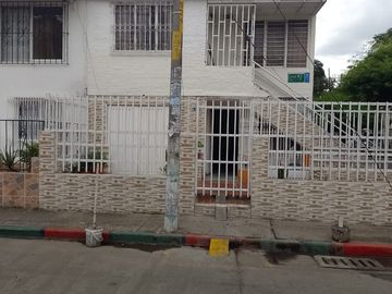 VENDO PRIMER PISO  PROPIEDAD HORIZONTAL LAS GRANJAS CALI