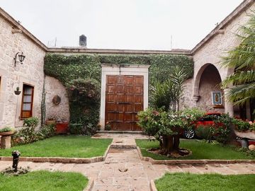 SE VENDE CASONA EN MORELIA, CENTRO HISTÓRICO.