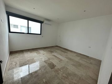 Casa con dos terrazas planta baja y rooftop, alberca privada, venta, Huayacan Cancun.
