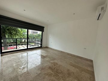 Casa con dos terrazas planta baja y rooftop, alberca privada, venta, Huayacan Cancun.