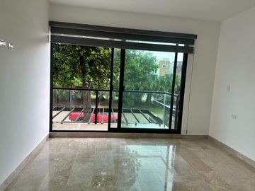Casa con dos terrazas planta baja y rooftop, alberca privada, venta, Huayacan Cancun.