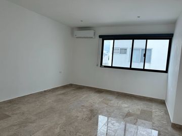Casa con dos terrazas planta baja y rooftop, alberca privada, venta, Huayacan Cancun.