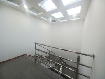 CASA CON 1 LOCAL Y 2 DEPARTAMENTOS EN VENTA POR ESTRENAR SECTOR TOTORACOCHA