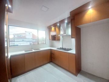 CASA CON 1 LOCAL Y 2 DEPARTAMENTOS EN VENTA POR ESTRENAR SECTOR TOTORACOCHA