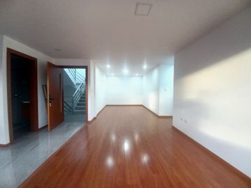 CASA CON 1 LOCAL Y 2 DEPARTAMENTOS EN VENTA POR ESTRENAR SECTOR TOTORACOCHA