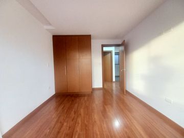 CASA CON 1 LOCAL Y 2 DEPARTAMENTOS EN VENTA POR ESTRENAR SECTOR TOTORACOCHA