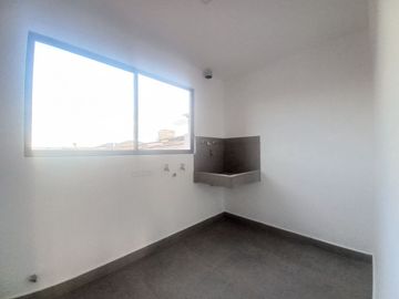CASA CON 1 LOCAL Y 2 DEPARTAMENTOS EN VENTA POR ESTRENAR SECTOR TOTORACOCHA