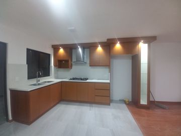 CASA CON 1 LOCAL Y 2 DEPARTAMENTOS EN VENTA POR ESTRENAR SECTOR TOTORACOCHA