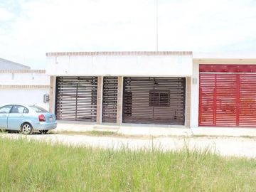 Casa en venta. Fracc. Quintas del Bosque, El cedro, Villahermosa