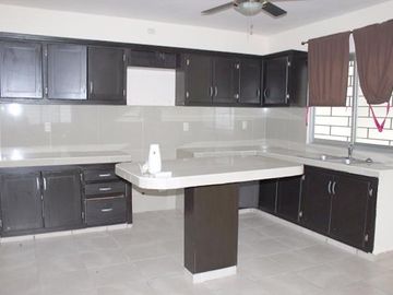 Casa en venta. Fracc. Quintas del Bosque, El cedro, Villahermosa