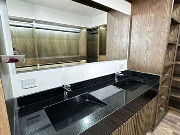 VENTA DE CASA 4 RECAMARAS AREA TV Y ROOF GARDEN AL NORTE DE AGS EN COTO CON VIGILANCIA Y ALBERCA