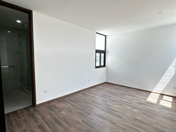 VENTA DE CASA 4 RECAMARAS AREA TV Y ROOF GARDEN AL NORTE DE AGS EN COTO CON VIGILANCIA Y ALBERCA