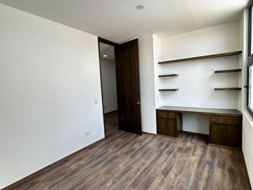 VENTA DE CASA 4 RECAMARAS AREA TV Y ROOF GARDEN AL NORTE DE AGS EN COTO CON VIGILANCIA Y ALBERCA