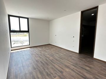 VENTA DE CASA 4 RECAMARAS AREA TV Y ROOF GARDEN AL NORTE DE AGS EN COTO CON VIGILANCIA Y ALBERCA
