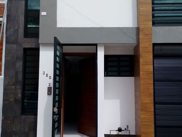 CASA EN VENTA EN MORILLOTLA A LA CALLE CERCA A  LA UVM Y LA UDLA