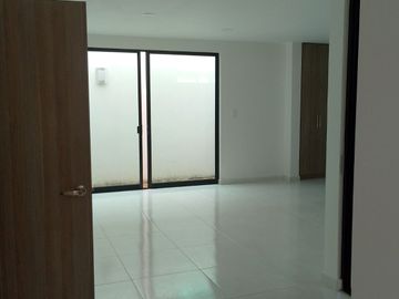CASA EN VENTA EN MORILLOTLA A LA CALLE CERCA A  LA UVM Y LA UDLA