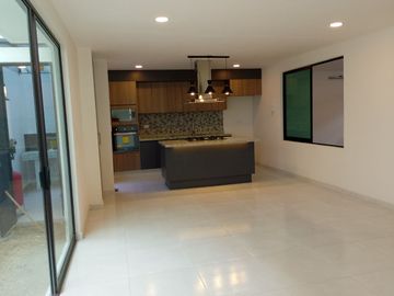 CASA EN VENTA EN MORILLOTLA A LA CALLE CERCA A  LA UVM Y LA UDLA