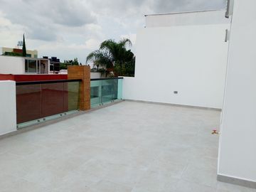 CASA EN VENTA EN MORILLOTLA A LA CALLE CERCA A  LA UVM Y LA UDLA