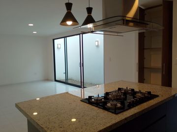 CASA EN VENTA EN MORILLOTLA A LA CALLE CERCA A  LA UVM Y LA UDLA