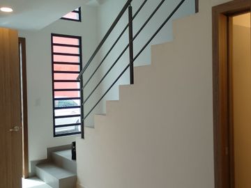 CASA EN VENTA EN MORILLOTLA A LA CALLE CERCA A  LA UVM Y LA UDLA