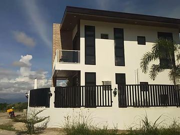 West Highlands Subdivision Pre-selling House | Platinum