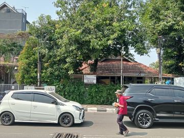 Disewakan Rumah Komersil Nusa Loka BSD City Tangerang Selatan Lokasi Strategis Ramai Cocok Untuk Usaha