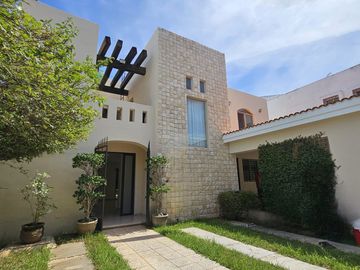 Casa en Venta de 3 Recámaras con alberca en Montebello, Mérida, Yucatán