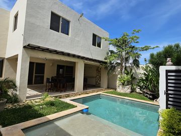 Casa en Venta de 3 Recámaras con alberca en Montebello, Mérida, Yucatán