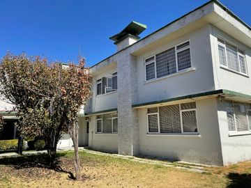 Casa en venta en Toluca centro, en esquina, con uso de suelo comercial.