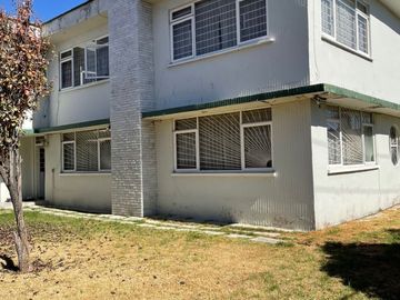 Casa en venta en Toluca centro, en esquina, con uso de suelo comercial.