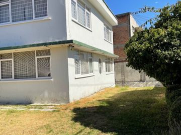 Casa en venta en Toluca centro, en esquina, con uso de suelo comercial.