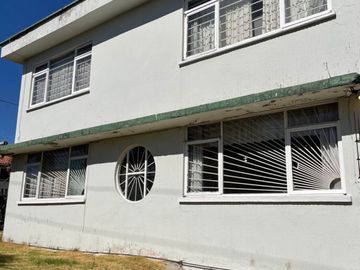 Casa en venta en Toluca centro, en esquina, con uso de suelo comercial.