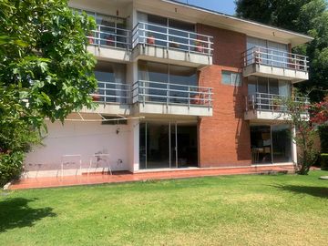 Casa para actualizar en venta en Bosques de las Lomas