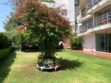 Casa para actualizar en venta en Bosques de las Lomas