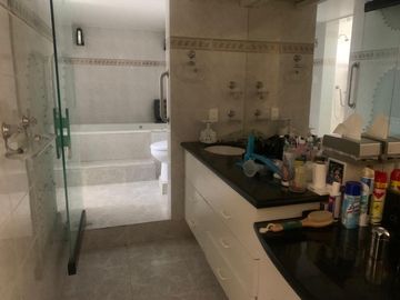 Casa para actualizar en venta en Bosques de las Lomas