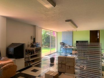 Casa para actualizar en venta en Bosques de las Lomas