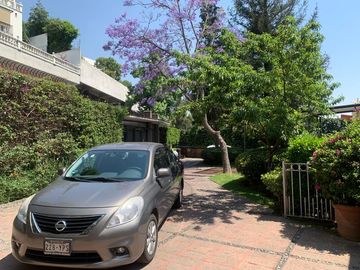 Casa para actualizar en venta en Bosques de las Lomas