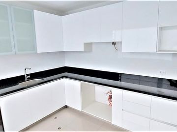 Venta de Dúplex de 220 m² con Vista a Interna en San Borja
