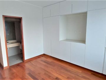Venta de Dúplex de 220 m² con Vista a Interna en San Borja